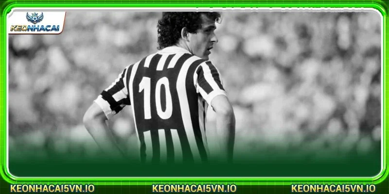 Top 10 cầu thủ hay nhất thế giới - Platini được đánh giá cao ở những cú sút phạt